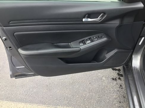 Used 2024 Nissan Altima 2.5 SV w/ SV Premium Package image 9