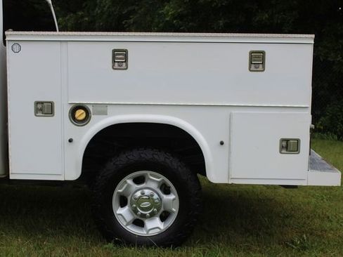 Used 2012 Ford F350 XLT w/ XLT Interior Pkg image 4