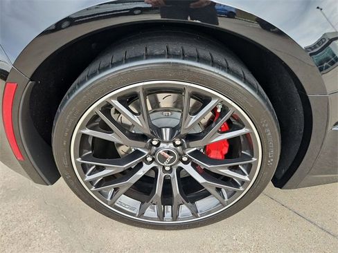 Used 2015 Chevrolet Corvette Z06 w/ 3LZ Preferred Equipment Group image 27