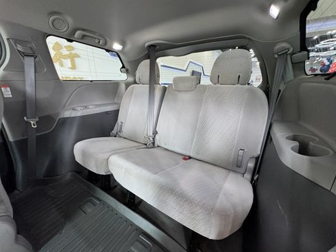 Used 2017 Toyota Sienna LE w/ Protection Package AWD/4WD image 25