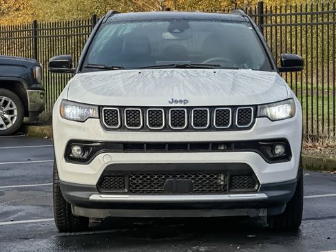 Used 2023 Jeep Compass Limited image 9