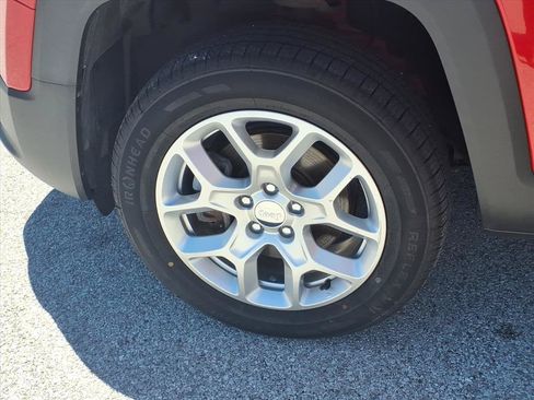 Used 2016 Jeep Renegade Latitude AWD/4WD image 21