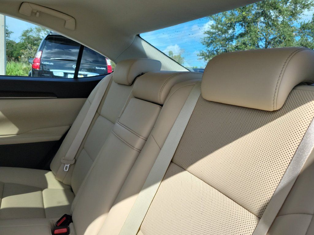 Used 2017 Lexus ES 350 w/ Premium Package FWD image 23