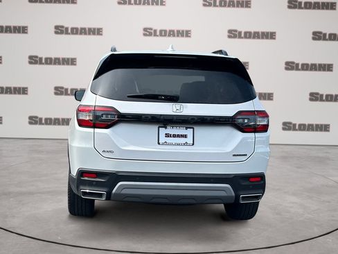 Used 2025 Honda Pilot Touring image 4