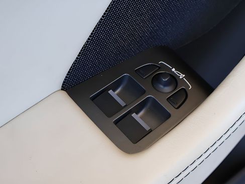 Used 2018 Jaguar F-TYPE R-Dynamic image 12