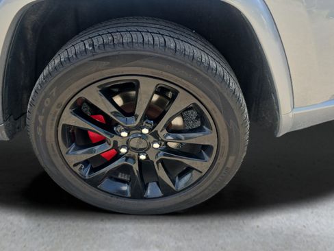 Used 2018 Jeep Grand Cherokee Altitude AWD/4WD image 29