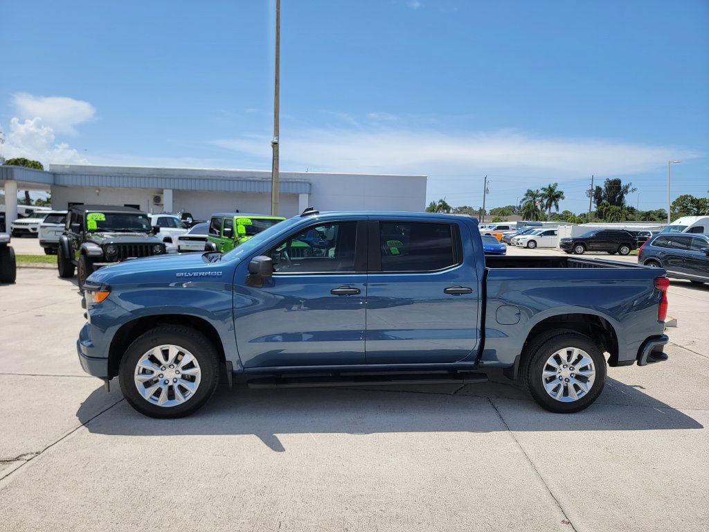 Used 2024 Chevrolet Silverado 1500 Custom RWD image 2