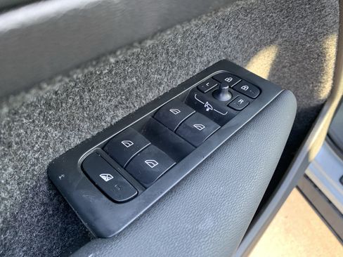 Used 2025 Volvo XC40 B5 Core image 15