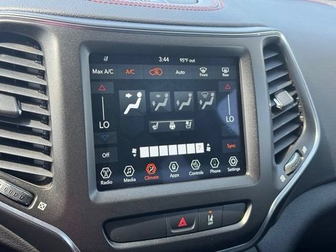 Used 2022 Jeep Cherokee Trailhawk w/ Premium Leather Package AWD/4WD image 34