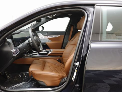 Certified 2025 BMW 750e xDrive w/ Executive Package image 5