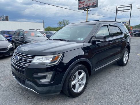 Used 2017 Ford Explorer XLT w/ Equipment Group 202A AWD/4WD image 1