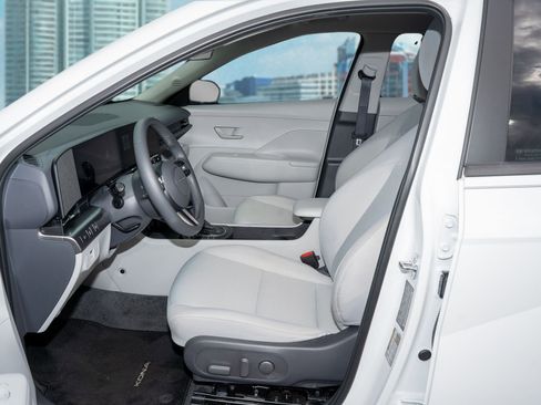 Used 2025 Hyundai Kona SEL image 16