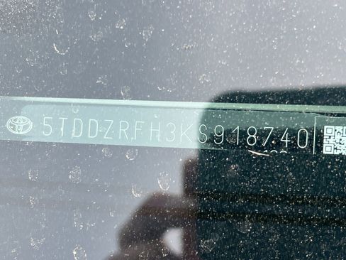 Used 2019 Toyota Highlander Limited image 3