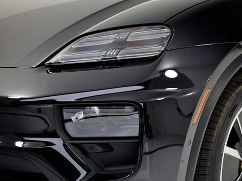 New 2026 Porsche Macan Electric RWD image 11