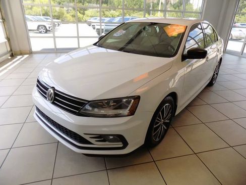 Used 2018 Volkswagen Jetta Wolfsburg Edition FWD image 4