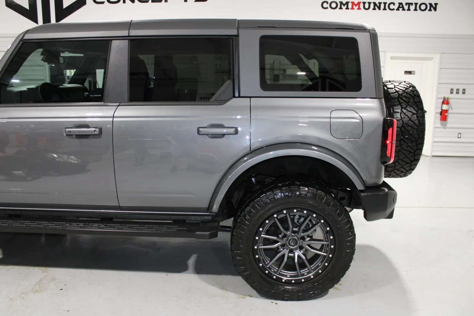 Used 2024 Ford Bronco Outer Banks AWD/4WD image 2