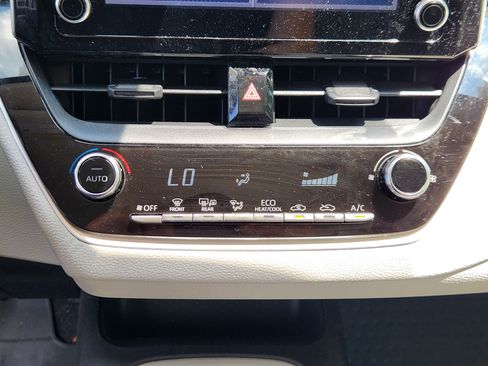 Used 2020 Toyota Corolla LE FWD image 12