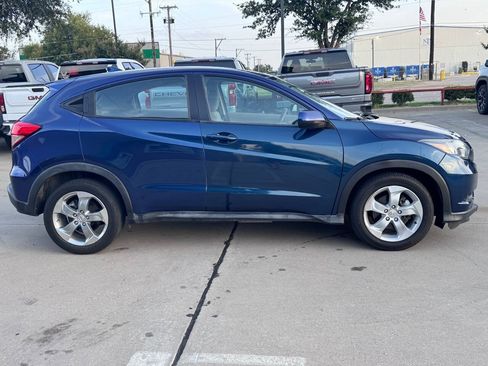 Used 2017 Honda HR-V LX image 4