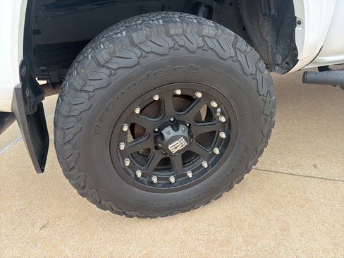 Used 2020 Toyota Tacoma TRD Sport image 25