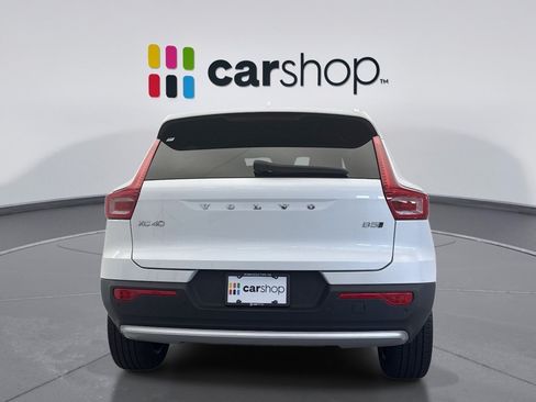 Used 2024 Volvo XC40 B5 Core AWD/4WD image 4
