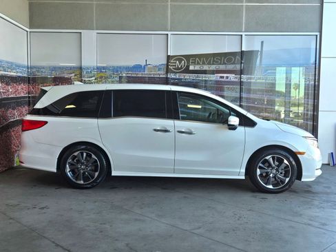 Used 2022 Honda Odyssey Elite image 4
