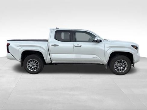 Used 2024 Toyota Tacoma Limited w/ Limited Package (LT) AWD/4WD image 6