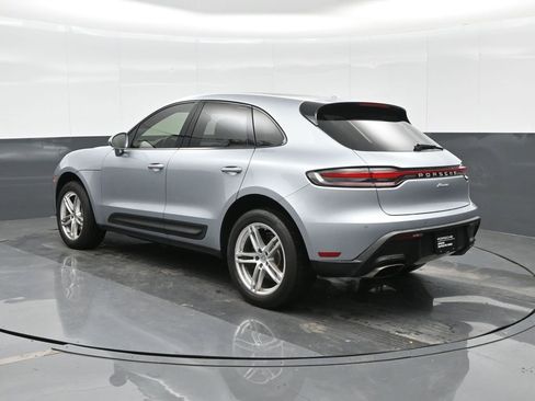 Certified 2022 Porsche Macan image 3
