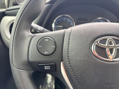 Used 2019 Toyota Corolla LE image 35