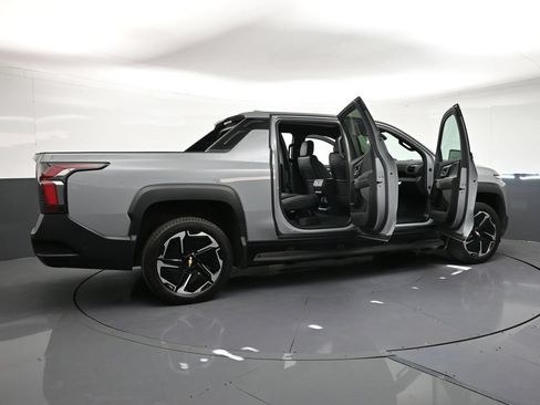 Used 2026 Chevrolet Silverado EV LT AWD/4WD image 31