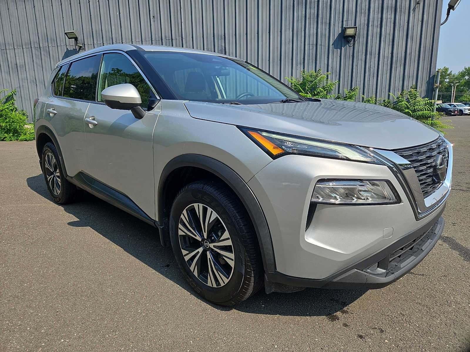 Used 2021 Nissan Rogue SV AWD/4WD image 3