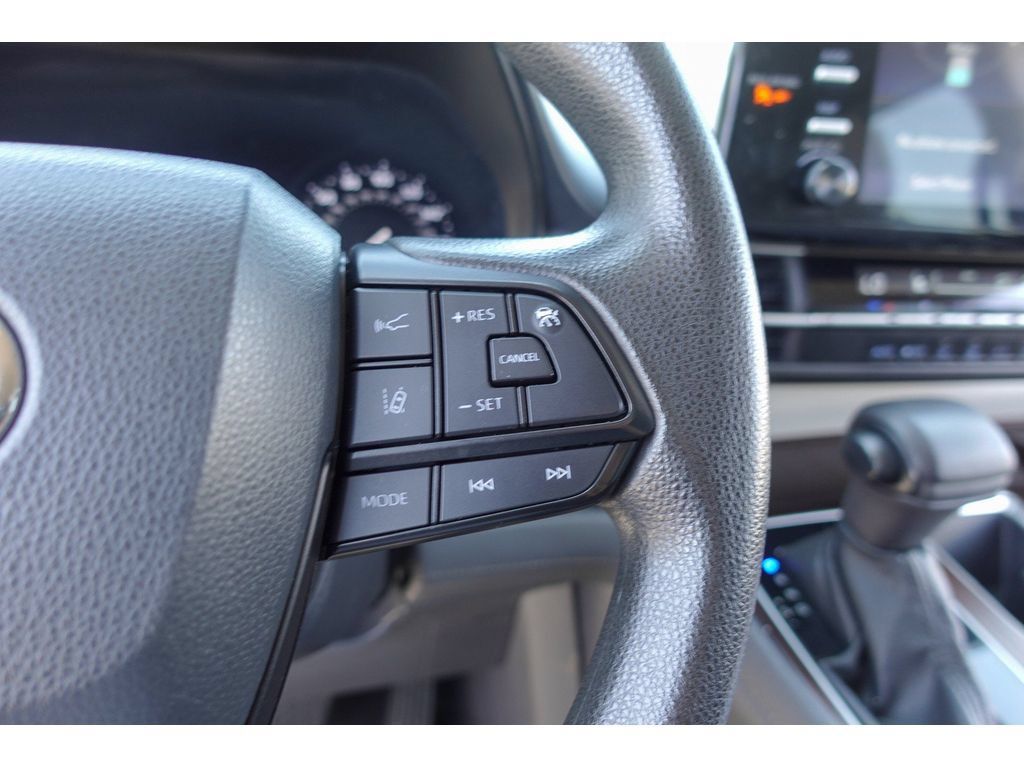 Certified 2023 Toyota Sienna LE FWD image 16