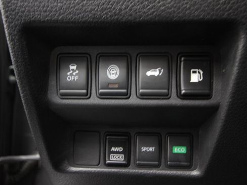 Used 2019 Nissan Rogue SV image 16