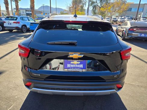 Used 2024 Chevrolet Trax LT w/ Driver Confidence Package image 5