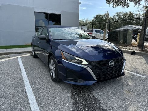 Used 2024 Nissan Altima 2.5 S FWD image 11