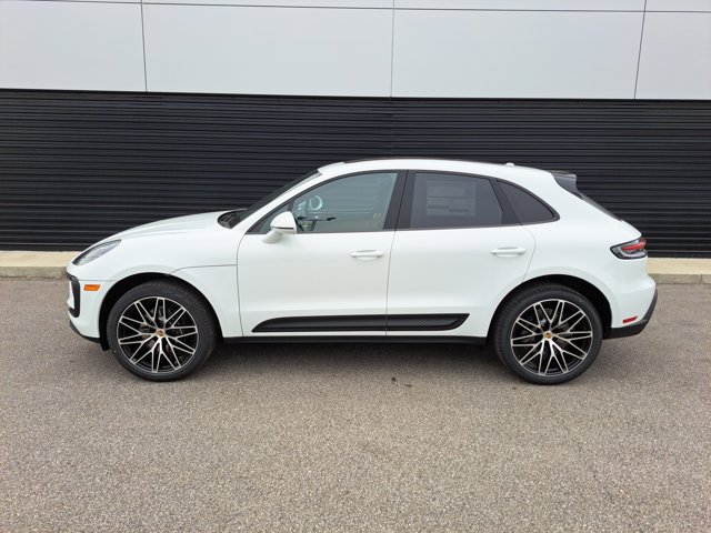 Used 2026 Porsche Macan AWD/4WD image 2