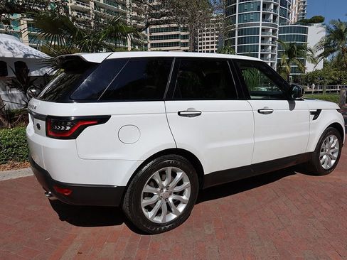 Used 2014 Land Rover Range Rover Sport HSE image 19