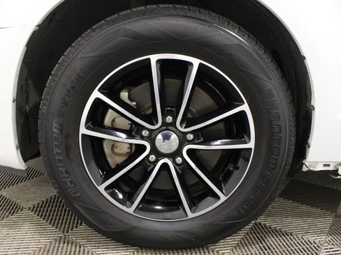 Used 2017 Dodge Grand Caravan SE FWD image 32
