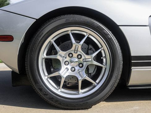 Used 2005 Ford GT RWD image 51