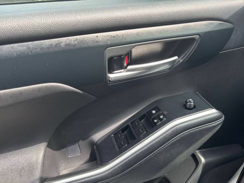 Used 2024 Toyota Highlander XSE FWD image 18