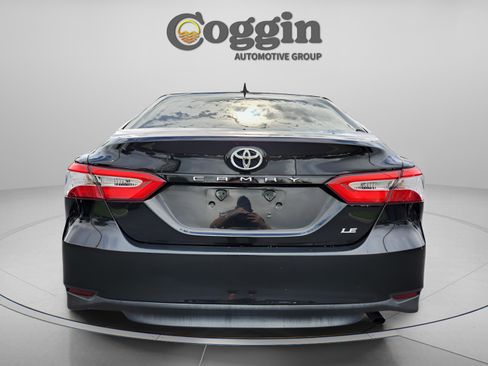 Used 2020 Toyota Camry LE image 4