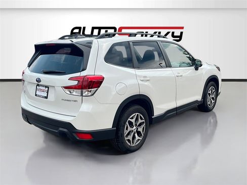 Used 2024 Subaru Forester Premium image 7