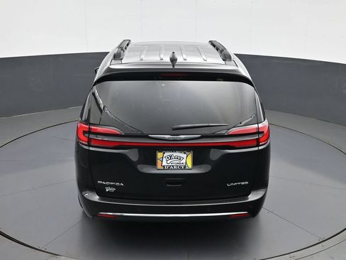 Used 2023 Chrysler Pacifica Limited FWD image 19