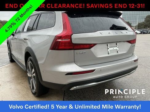 Certified 2025 Volvo V60 B5 Cross Country Plus image 12