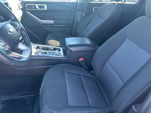 Used 2022 Ford Explorer XLT image 19