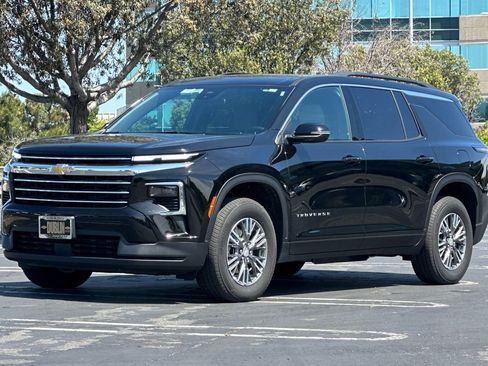 Used 2025 Chevrolet Traverse LT AWD/4WD image 8
