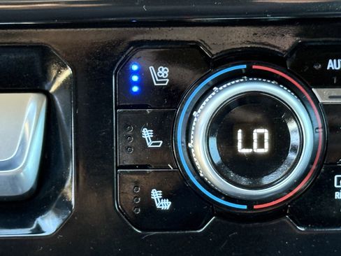 Used 2024 GMC Sierra 1500 AT4X image 22