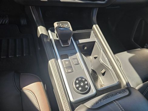 Used 2025 Nissan Pathfinder Platinum AWD/4WD image 22
