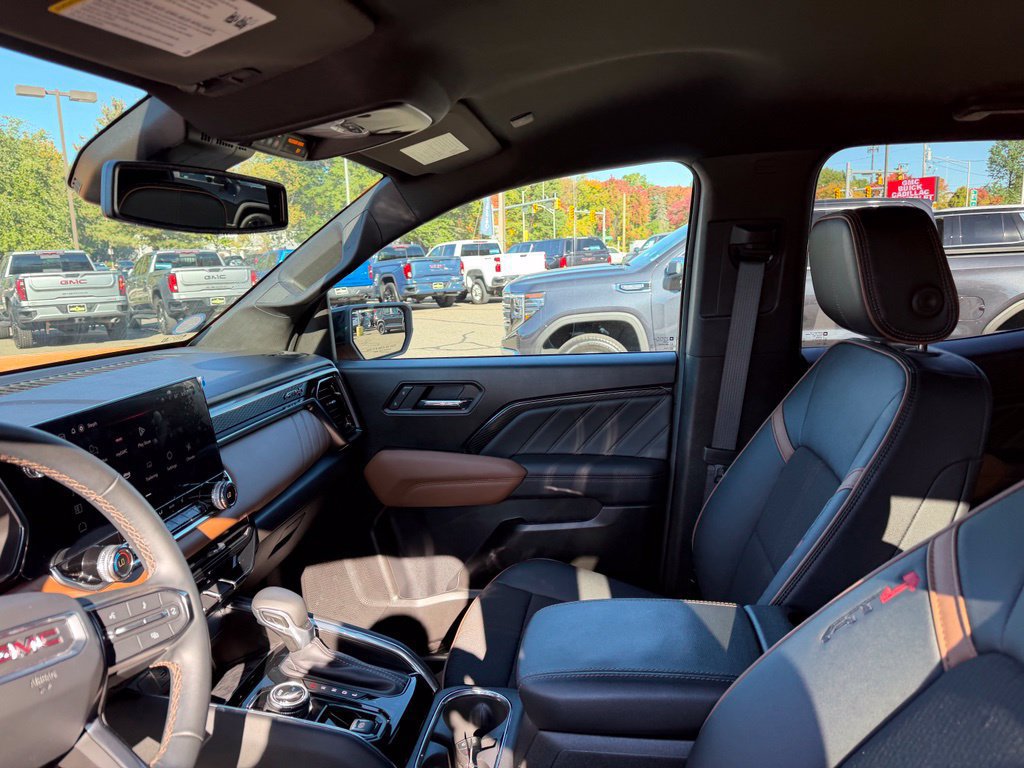 Certified 2025 GMC Canyon AT4 w/ Nightfall Edition AWD/4WD image 18
