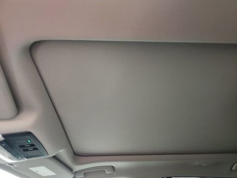 Used 2021 Nissan Rogue SV w/ Premium Package image 16