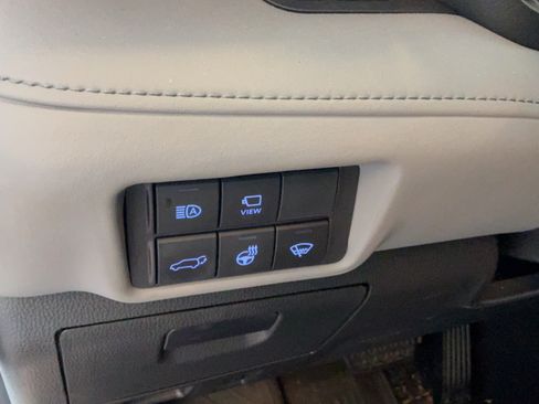 Used 2022 Toyota Highlander Platinum FWD image 19